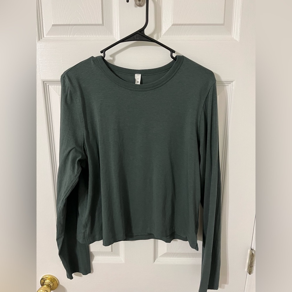 Lululemon classic fit long sleeve shirt